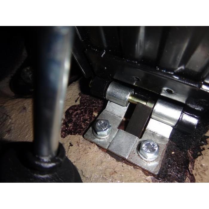 Accelerator pedal hinge axle