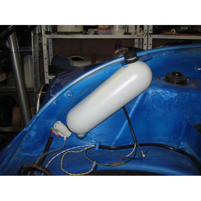 Windscreen washer conversion kit including reservoir