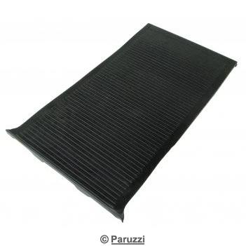 Rubber mat between cabin seats 